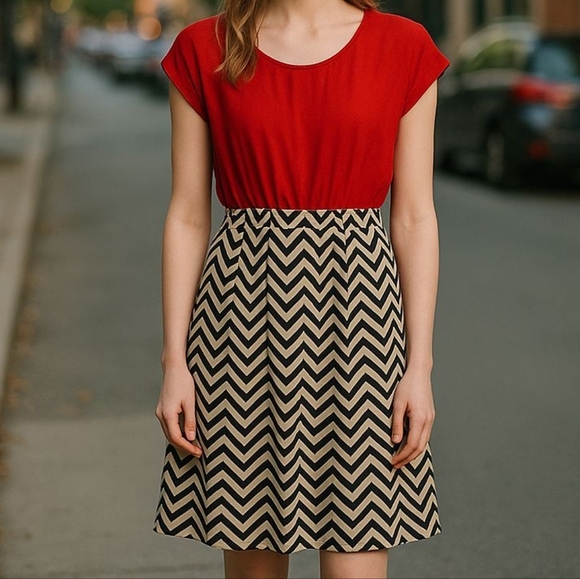 Umgee Dress Womeb Size Small Red Brown Color Chevron Pattern Elastic Waist - Picture 1 of 14